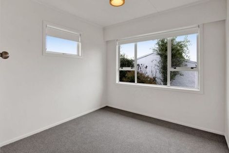 Photo of property in 5 Nikau Street, Inglewood, 4330