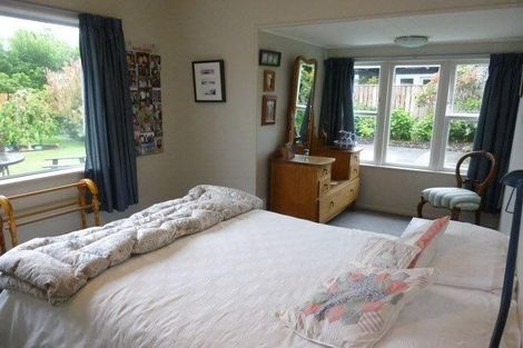 Photo of property in 8 Leybourne Avenue, Waikanae, 5036