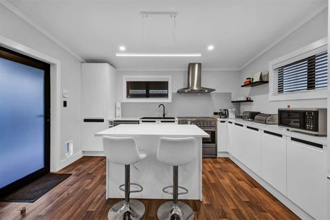 Photo of property in 42 Collins Street, Hawera, 4610