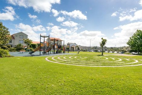 Photo of property in Tuscany Way, 17/3 Ambrico Place, New Lynn, Auckland, 0600