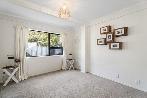 Photo of property in 2 Melandra Road, Stanmore Bay, Whangaparaoa, 0932