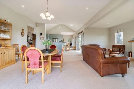 Photo of property in 5 Onemana Way, Te Atatu Peninsula, Auckland, 0610