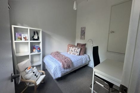 Photo of property in 4 Hiwihau Place, Glenfield, Auckland, 0629