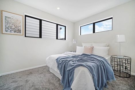 Photo of property in 15 Riverview Road, New Lynn, Auckland, 0600