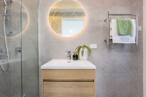 Photo of property in 19 Cedar Heights Avenue, Massey, Auckland, 0614