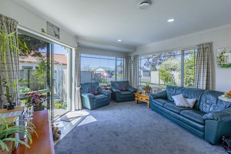 Photo of property in 12 Flemington Place, Taradale, Napier, 4112