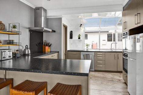Photo of property in 14 Kowhai Street, Strandon, New Plymouth, 4312