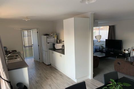 Photo of property in 1/45 Everglade Drive, Goodwood Heights, Auckland, 2105