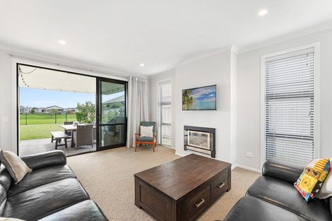 Photo of property in 35 Harding Drive, Papamoa Beach, Papamoa, 3118
