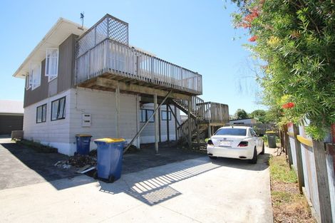 Photo of property in 20a Roberts Road, Te Atatu South, Auckland, 0610