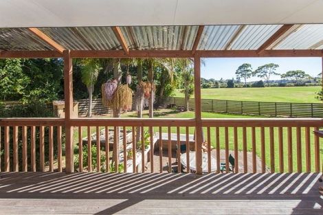 Photo of property in 41 Taipari Road, Te Atatu Peninsula, Auckland, 0610