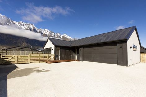 Photo of property in 43 Cheviot Street, Jacks Point, 9371