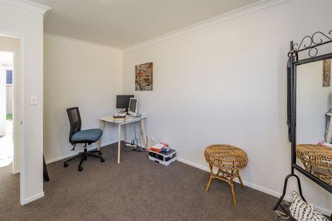 Photo of property in 5 Gladys Place, Levin, 5510