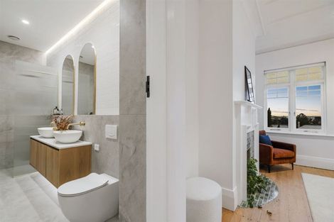 Photo of property in 16 Hinemoa Terrace, Birkenhead, Auckland, 0626