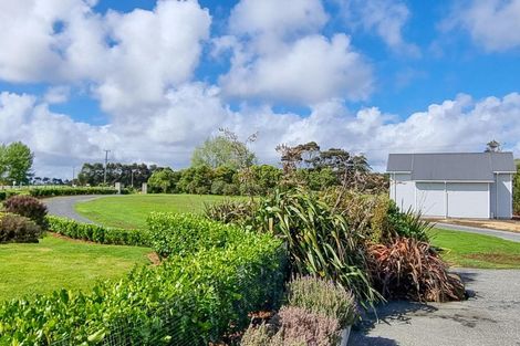 Photo of property in 1777 State Highway 16, Helensville, 0875