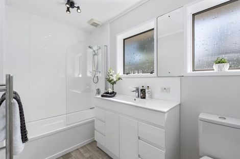 Photo of property in 2/20 Flavia Close, Torbay, Auckland, 0630