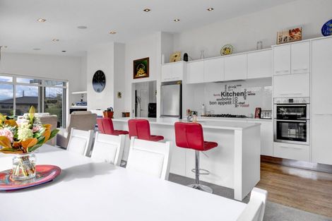 Photo of property in 27 Montague Grove, Stratford, 4332