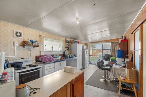 Photo of property in 9 Hennessy Street West, Foxton Beach, Foxton, 4815