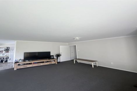 Photo of property in 2/2 Walter Strevens Drive, Conifer Grove, Takanini, 2112