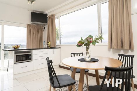 Photo of property in 41a Tamworth Crescent, Newlands, Wellington, 6037