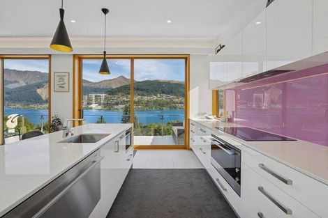 Photo of property in 560 Peninsula Road, Kelvin Heights, Queenstown, 9300