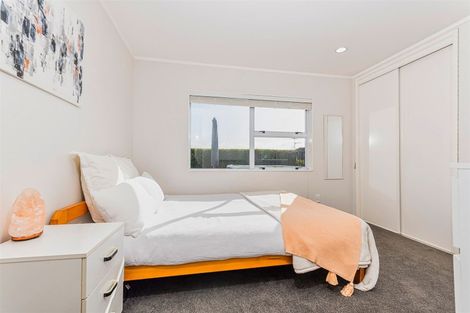 Photo of property in 4 Hanly Close, West Harbour, Auckland, 0618