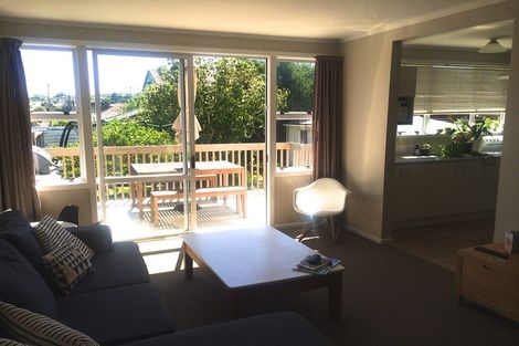Photo of property in 19a Otakau Road, Milford, Auckland, 0620