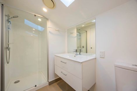 Photo of property in 15/15 Chivalry Road, Glenfield, Auckland, 0629
