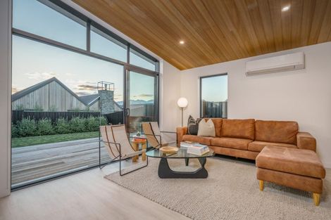 Photo of property in 10 Scurr Terrace, Wanaka, 9305