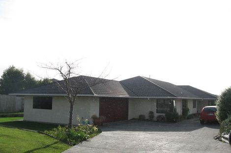 Photo of property in 121 Summerhill Drive, Fitzherbert, Palmerston North, 4410