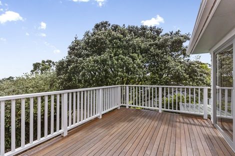 Photo of property in 4 Longfellow Parade, Glen Eden, Auckland, 0604
