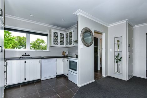 Photo of property in 1 Brookby Crescent, Avonhead, Christchurch, 8042