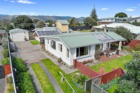 Photo of property in 6 William Street, Waikanae Beach, Waikanae, 5036
