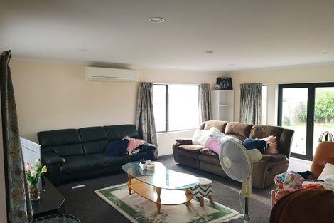 Photo of property in 22 Maghera Drive, East Tamaki Heights, Auckland, 2016