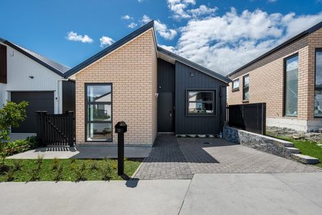 Photo of property in 32 Paretao Street, Massey, 0614