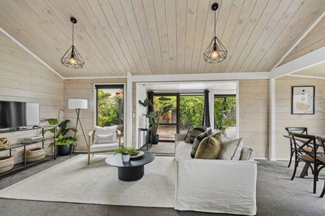 Photo of property in 6 Honnor Place, Hurdon, New Plymouth, 4310