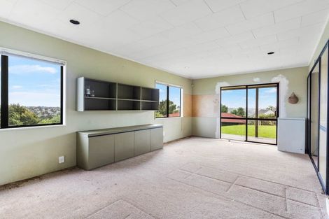 Photo of property in 98 Sunset Road, Unsworth Heights, Auckland, 0632