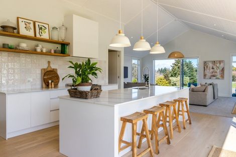 Photo of property in 5 Lens Way, Acacia Bay, Taupo, 3385