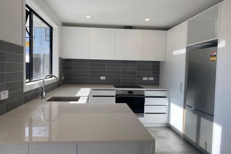 Photo of property in 30 Collins Avenue, Tawa, Wellington, 5028