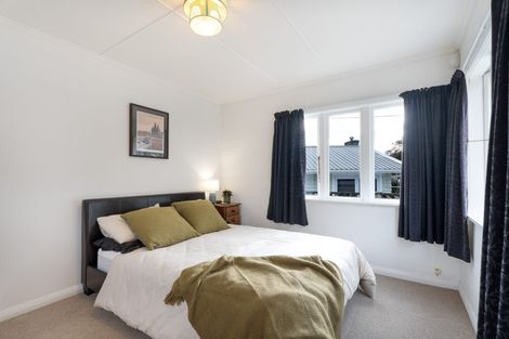 Photo of property in 35 Elmslie Road, Pinehaven, Upper Hutt, 5019