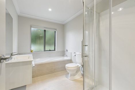 Photo of property in 2 Brindle Way, Newlands, Wellington, 6037