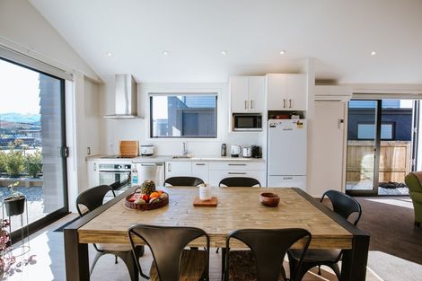 Photo of property in 4 Matakanui Lane, Wanaka, 9305