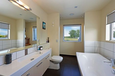 Photo of property in 141 Awamoa Road, Holmes Hill, Oamaru, 9401