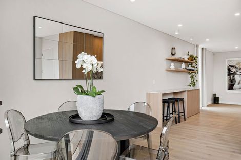 Photo of property in 21d Arahia Street, Northcote, Auckland, 0627