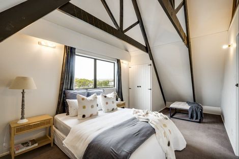 Photo of property in 141 Tait Drive, Greenmeadows, Napier, 4112