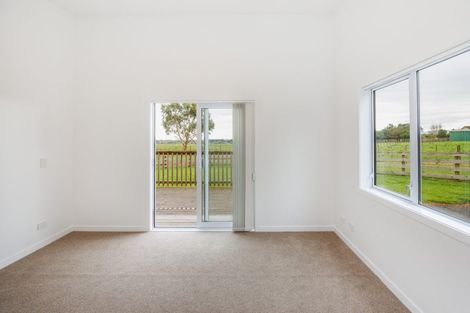 Photo of property in 35 Oram Drive, Turitea, Palmerston North, 4472