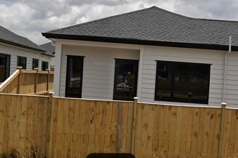 Photo of property in 1 Sapwood Crescent, Takanini, 2110