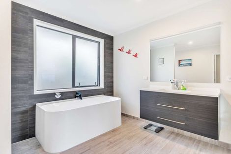 Photo of property in 12 Rehua Place, Waiwhakaiho, New Plymouth, 4312