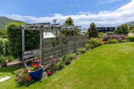Photo of property in 14 Moana View Road, Waikawa, Picton, 7220