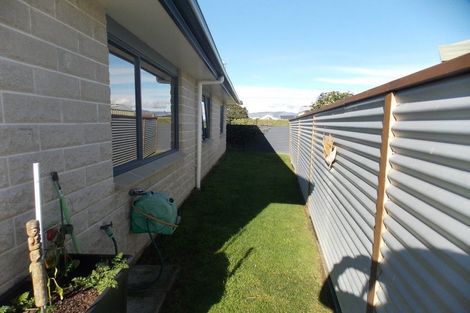 Photo of property in 32 Somerset Crescent, Highbury, Palmerston North, 4412